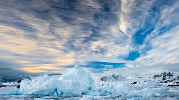 Ośnieżone góry w Antarktyce — Wideo stockowe