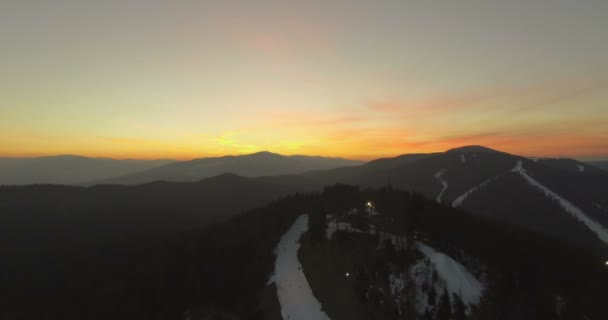 Berglandschap bij zonsondergang — Stockvideo