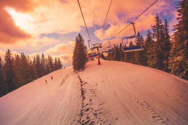 Helling op het skigebied in de Karpaten — Stockfoto