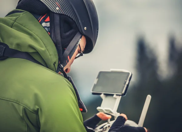 Man holding drone remote control — Stock Photo, Image