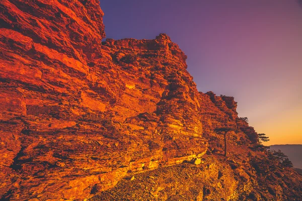 Chaîne de montagnes au coucher du soleil — Photo