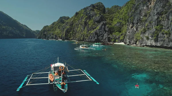 Paisaje sereno de naturaleza tropical en la isla de montaña de Palawan, Filipinas, archipiélago de Visayas — Foto de Stock