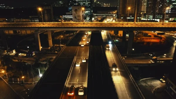Closeup night traffic highway: cars drive aerial. Urban transport ride at road. Philippine cityscape — Stock Photo, Image