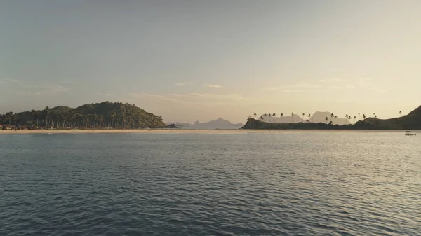 Nobody seascape of mountains with green tropic forest at sand beach aerial. Ocean bay at sandy coast — Stock Photo, Image