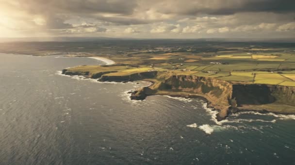Rock ocean coast aerial. Nobody nature seascape. Meadows, valleys, fields with farms and cottages — Stock Video