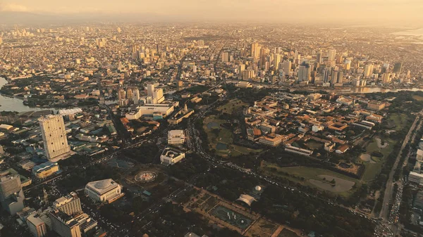 Metropolis city with designed park at river bank aerial. Downtown streets with modern buildings — Stock Photo, Image