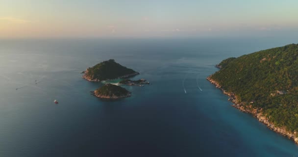 Νησί Εναέριας Ακτής Ωκεανού θέα στο νερό. Bay Scenery εξακολουθεί να κυματίζει Tide Horizon γραμμή — Αρχείο Βίντεο