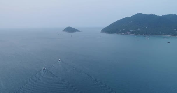 Oceano Pacifico, Thailandia s vista aerea sul mare del Golfo del Siam. Paesaggio acquatico serale: barche e navi — Video Stock