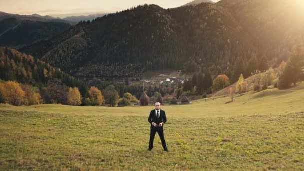 Businessman aerial shoot of autumn mountain forest. Sun nature landscape. Man in business suit — Stock Video