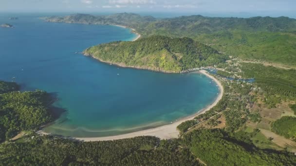 Aerial El Nido isola tropicale panorama baia. Villaggio balneare selvaggio paesaggio costiero. Arcipelago paradisiaco — Video Stock