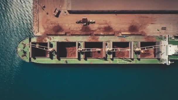 航景,装卸船舶在海上的陆架上.蓝色海水。货港，放大. — 图库视频影像
