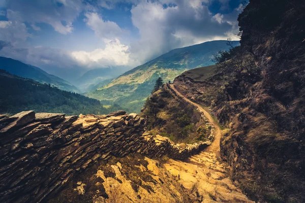 Trilha de montanha — Fotografia de Stock