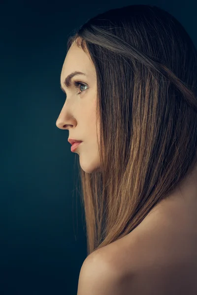 Retrato de mulher jovem — Fotografia de Stock