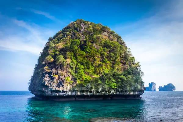 Maya Körfezi manzarası, Phi Phi Adası, Tayland — Stok fotoğraf