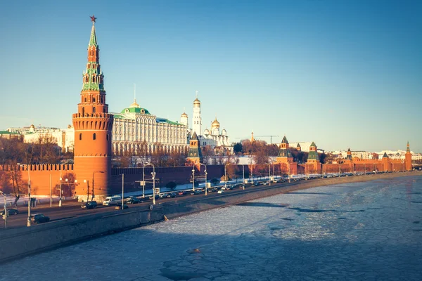 Grand Kremlin Palace ve Kremlin duvarı — Stok fotoğraf