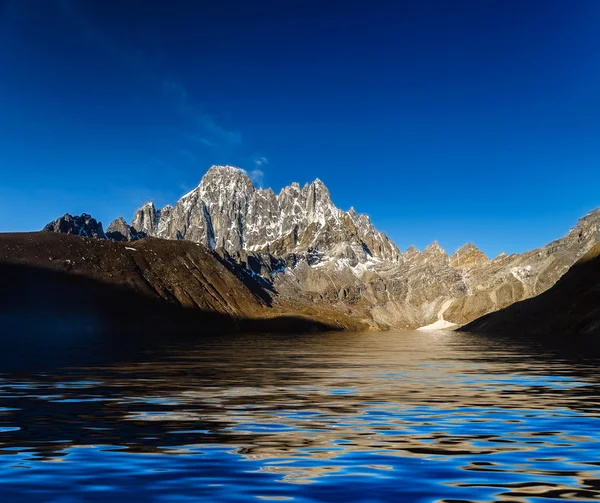 Bellissimo paesaggio montano — Foto Stock