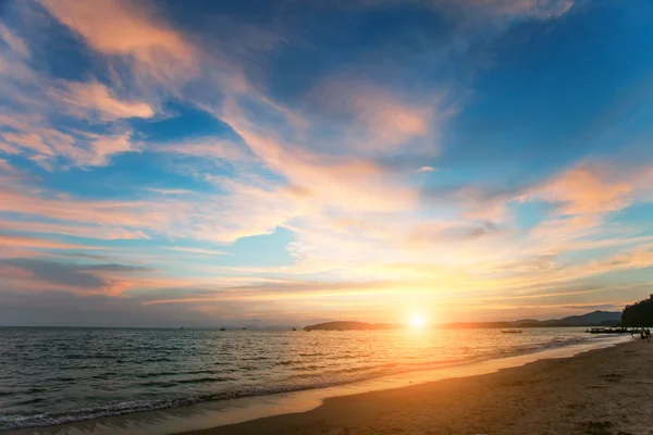 Tropische zonsondergang — Stockfoto