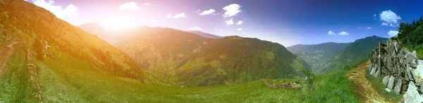 Bellissimo paesaggio montano — Foto Stock