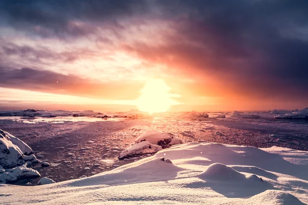 Vackra snöklädda berg i Antarktis — Stockfoto