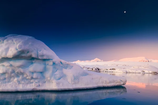 Антарктичний льодовик — стокове фото
