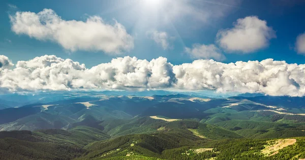 Mountain range  in summer — Stock Photo, Image