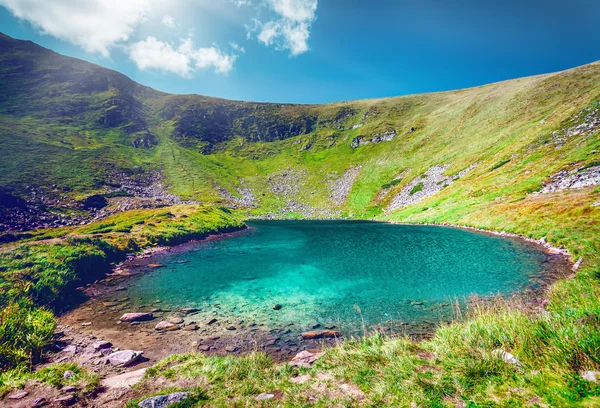 Lago di alta montagna — Foto Stock