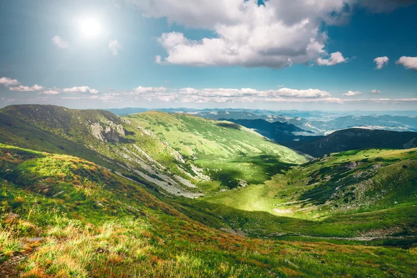 Yazın dağ manzarası — Stok fotoğraf