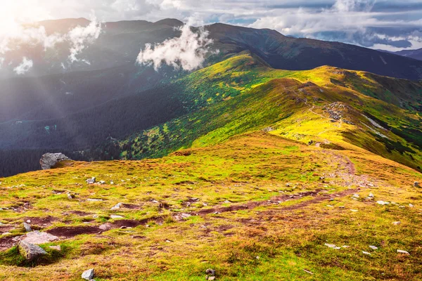 Paisagem montanhosa no outono — Fotografia de Stock