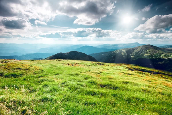 Paisagem montesa no verão — Fotografia de Stock