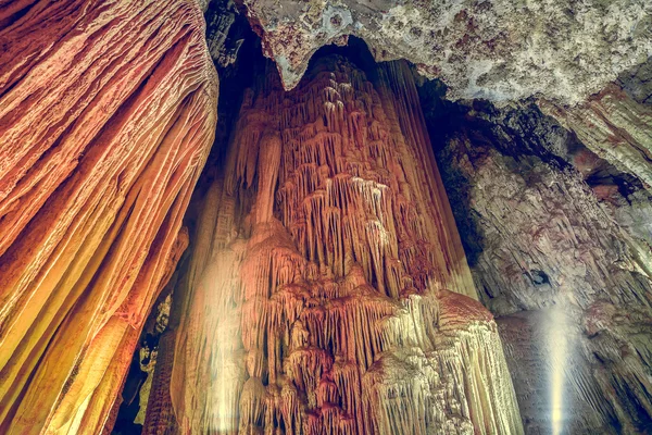 Cave stalactites and stalagmites — Stock Photo, Image