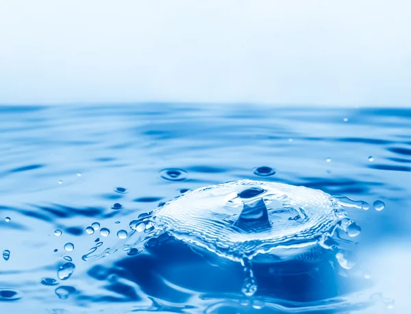 Wassertropfen spritzen — Stockfoto