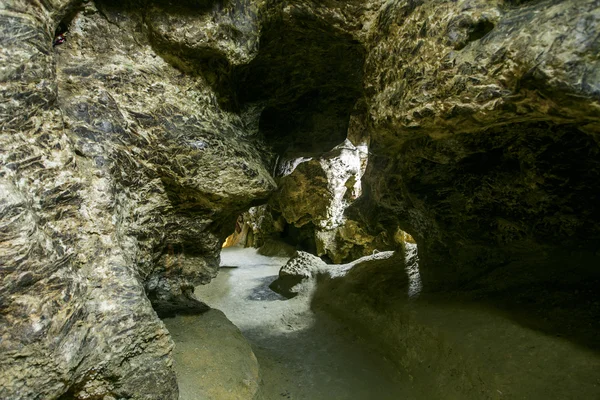 Dentro de cueva de roca —  Fotos de Stock