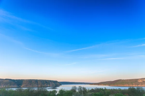 Paisagem fluvial em Bakota Park — Fotografia de Stock