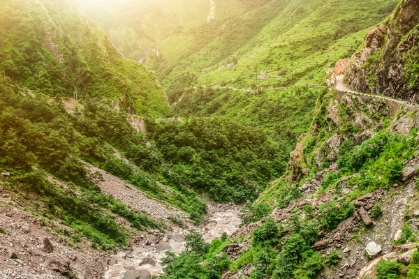 Fiume e montagne in Nepal — Foto Stock