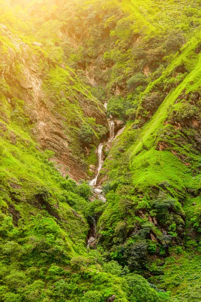 Río y montañas en Nepal — Foto de Stock