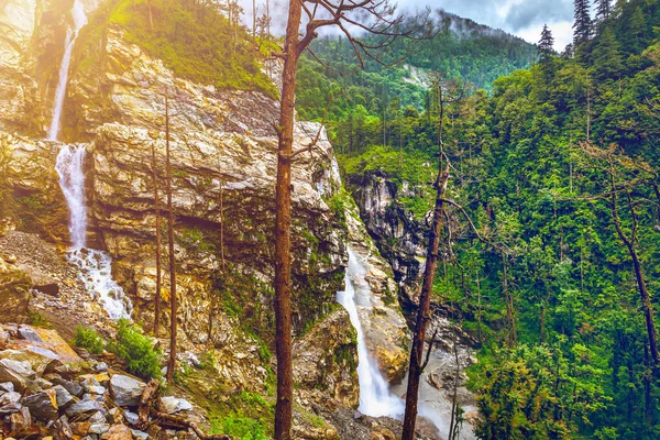 Гірські річки і скелі в Непалі — стокове фото