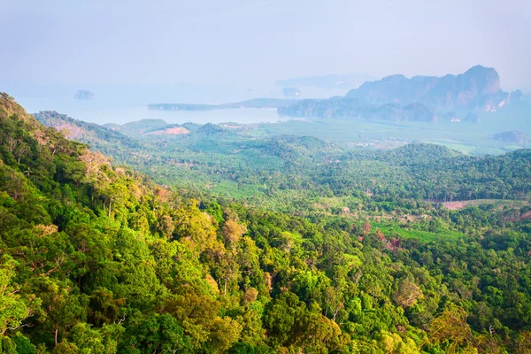 Montagne e sole in Thailandia — Foto Stock