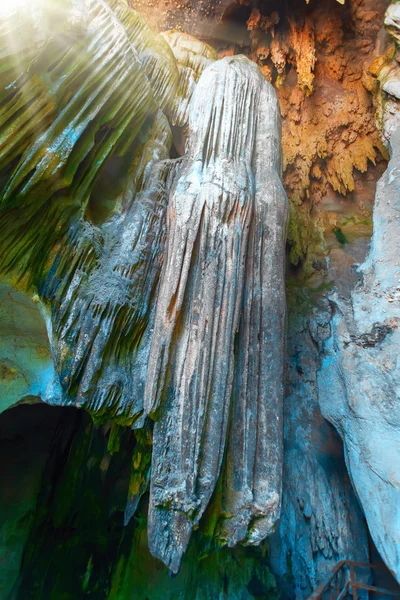 Jeskyně stalaktity a stalagmity — Stock fotografie