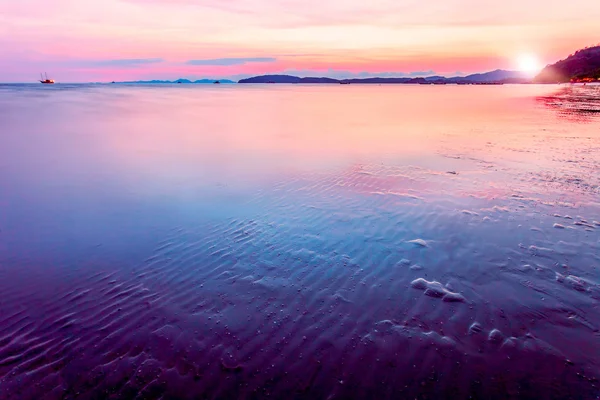 Spiaggia tropicale nella provincia di Krabi — Foto Stock