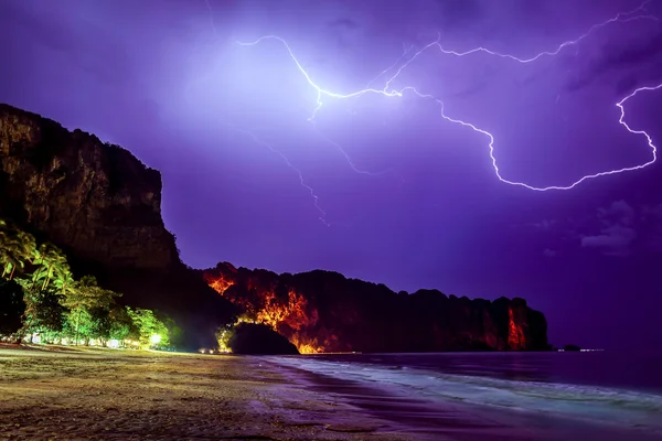 Lightning flashes on beach — Stock Photo, Image