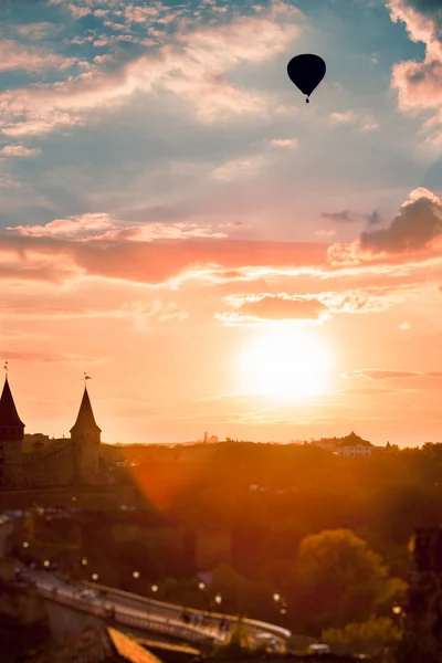 Castle in Kamianets Podilskyi and  air balloon — Stock Photo, Image