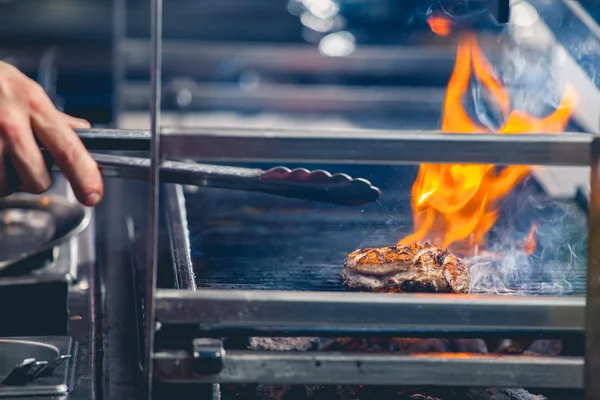 Delicioso bistec a la parrilla — Foto de Stock