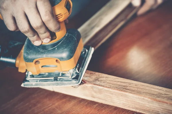 Mannelijke Carpenter op het werk — Stockfoto
