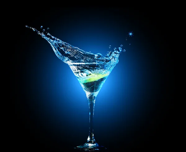 Cocktail em vidro com salpicos — Fotografia de Stock