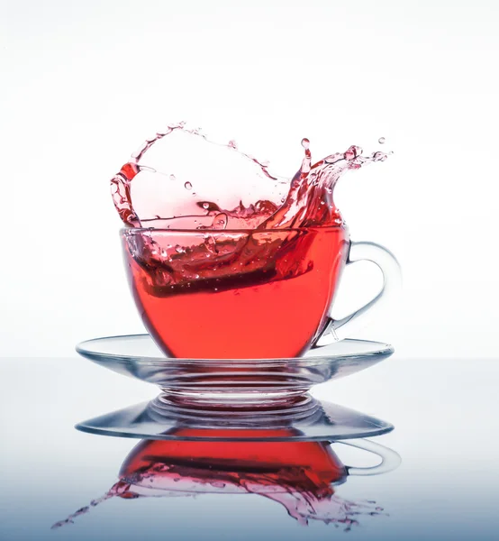Tasse de thé avec éclaboussures — Photo