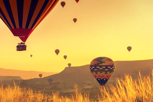 Balony na ogrzane powietrze nad Kapadocją — Zdjęcie stockowe