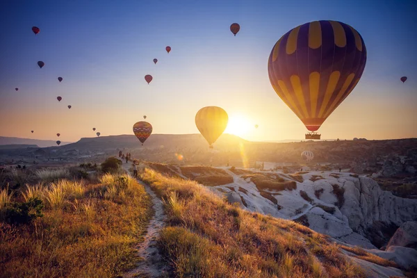 Balony na ogrzane powietrze nad Kapadocją — Zdjęcie stockowe