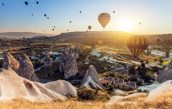 Balony na ogrzane powietrze nad Kapadocją — Zdjęcie stockowe