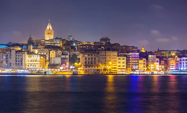 Istanbul stadsbilden på natten — Stockfoto