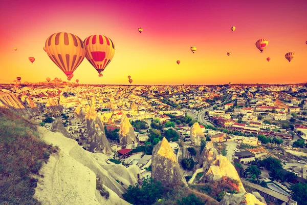 Balony na ogrzane powietrze nad Kapadocją — Zdjęcie stockowe